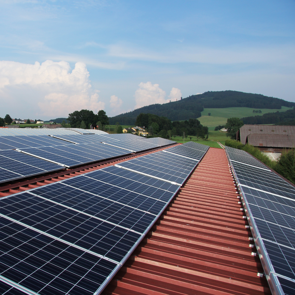 Panneaux photovoltaïques sur un toit